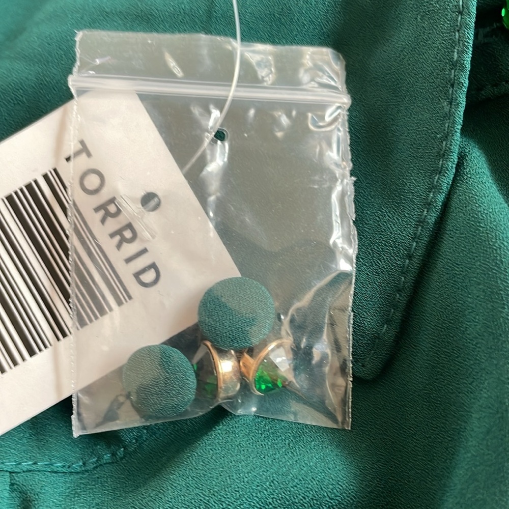 TORRID Button Front Blouse Green MADISON Rhinestone Buttons Long Sleeve NWT 5X - Picture 13 of 15